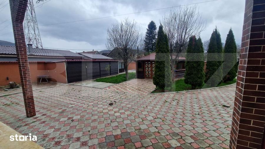 Casă cu 6 camere cu Piscina în Baciu