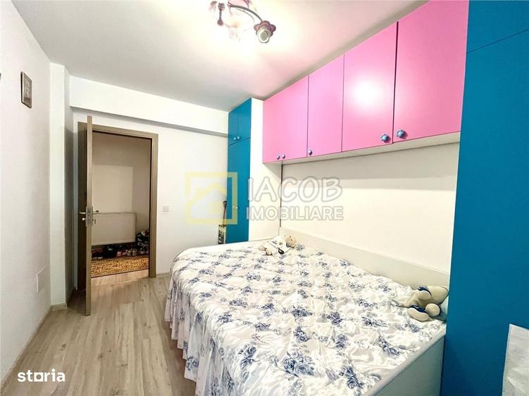 Apartament cu 3 camere semidecomandat, mobilat în Nord