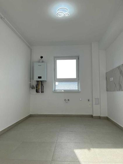 Apartament cu 3 camere decomandat în Tractorul