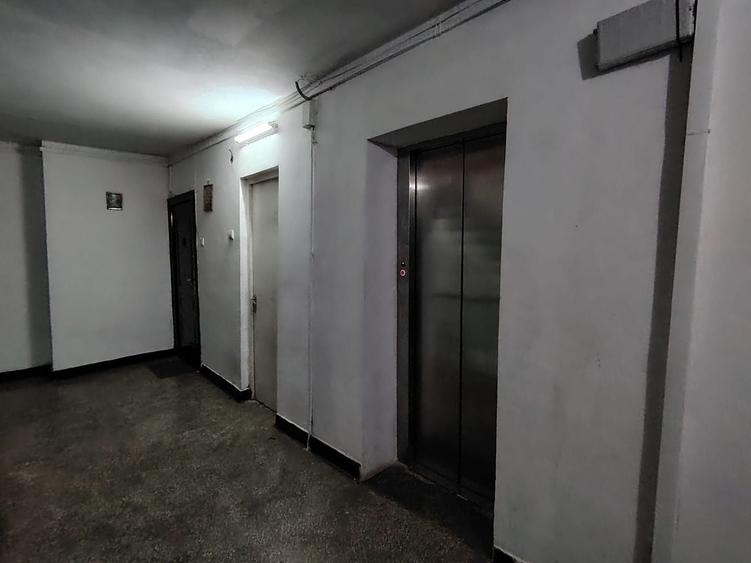 Apartament cu 3 camere decomandat în Berceni