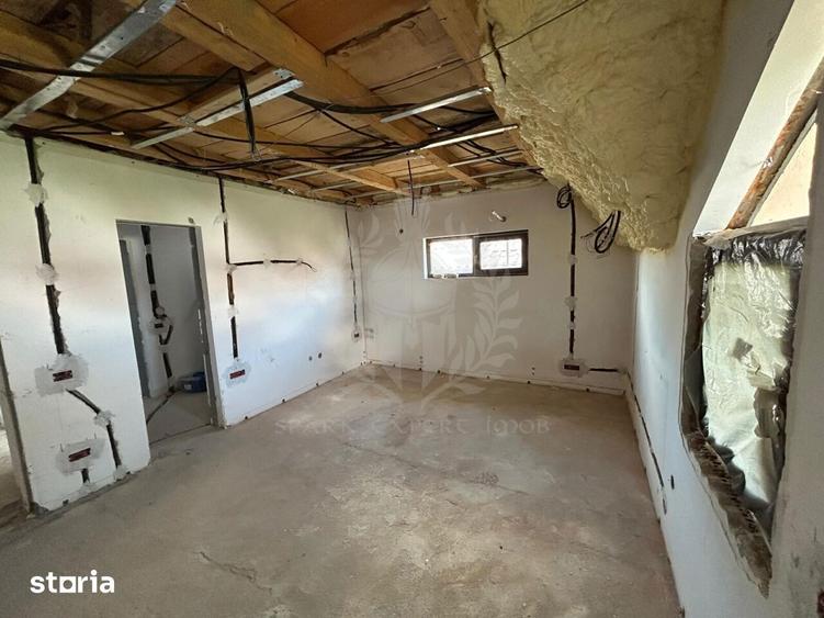 Casă cu 6 camere cu Teren 467 Mp în Crevedia