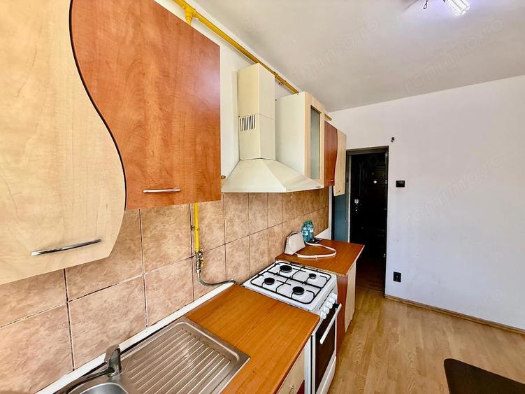 Apartament cu 3 camere semidecomandat în Dacia