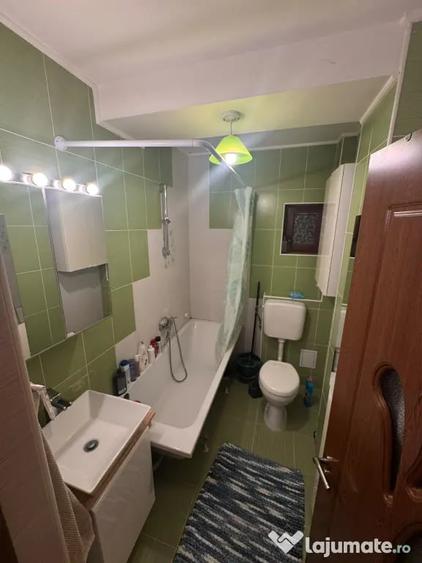 Apartament cu 3 camere semidecomandat în Central