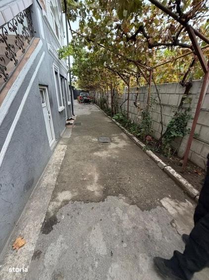 Casă cu 4 camere cu Teren 553 Mp în Romanești