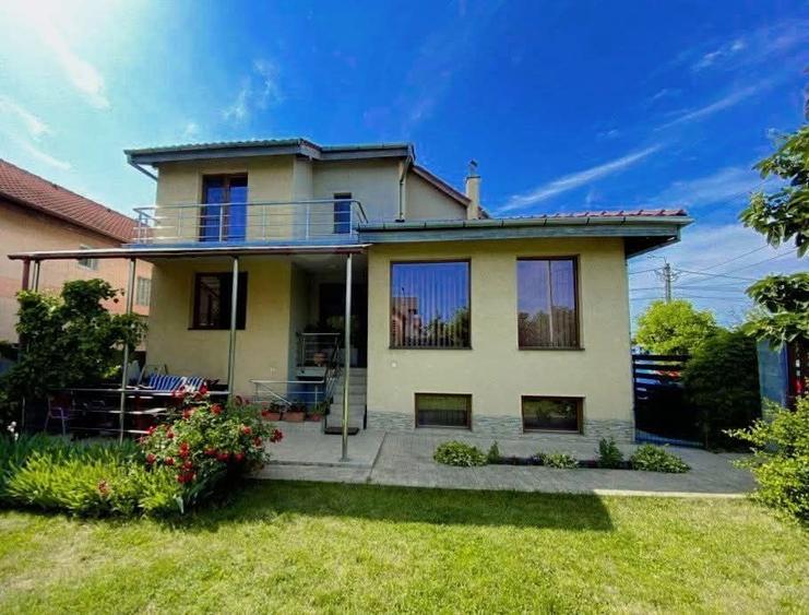 Casă individuală cu 9 camere cu Canalizare în Bogdăneștilor
