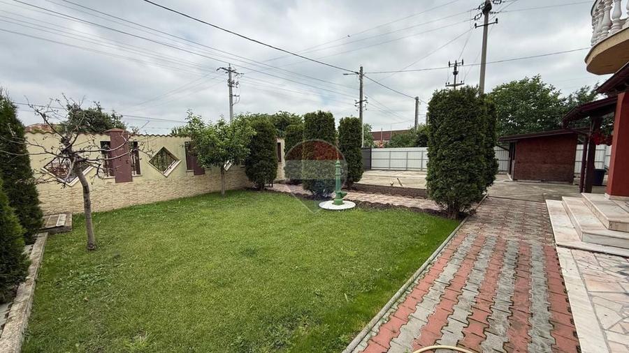 Casă cu 5 camere cu Teren 529 Mp în Găgești
