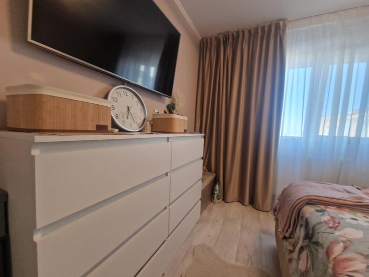 Apartament cu 3 camere decomandat în CET