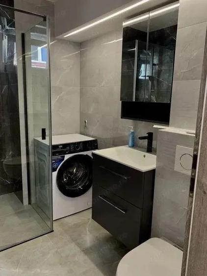Apartament cu 4 camere decomandat, mobilat în Ultracentral