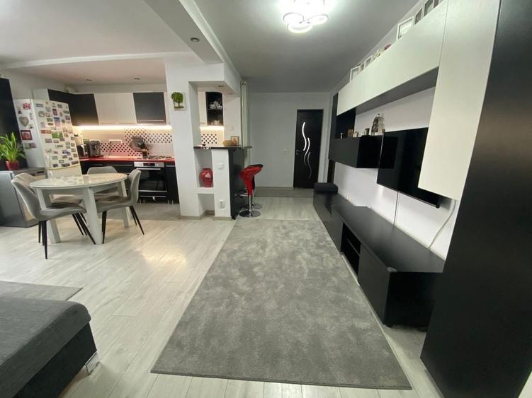 Apartament cu 3 camere semidecomandat în Baciu