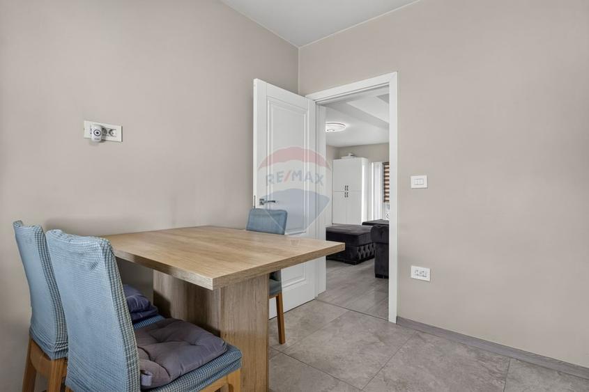 Duplex cu 8 camere cu Teren 491 Mp în Vladimirescu