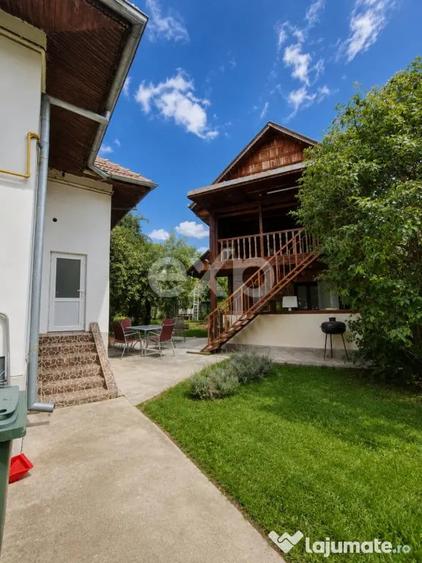 Casă cu 7 camere cu Teren 1500 Mp în Răzvad