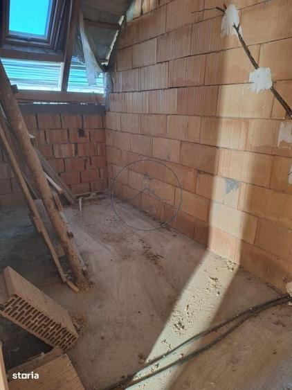 Casă cu 4 camere cu Teren 400 Mp în Central