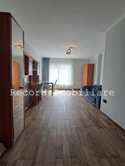 Apartament cu 3 camere decomandat în Florești