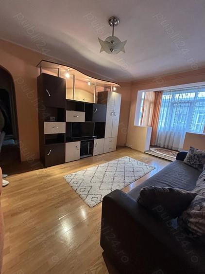 Apartament cu 3 camere semidecomandat în Dacia