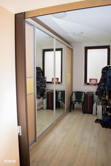 Casă cu 6 camere cu Teren 700 Mp în Crevedia