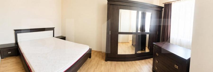 Apartament cu 3 camere semidecomandat în Independenței