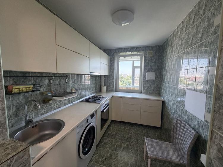 Apartament cu 3 camere decomandat, mobilat în Vitan