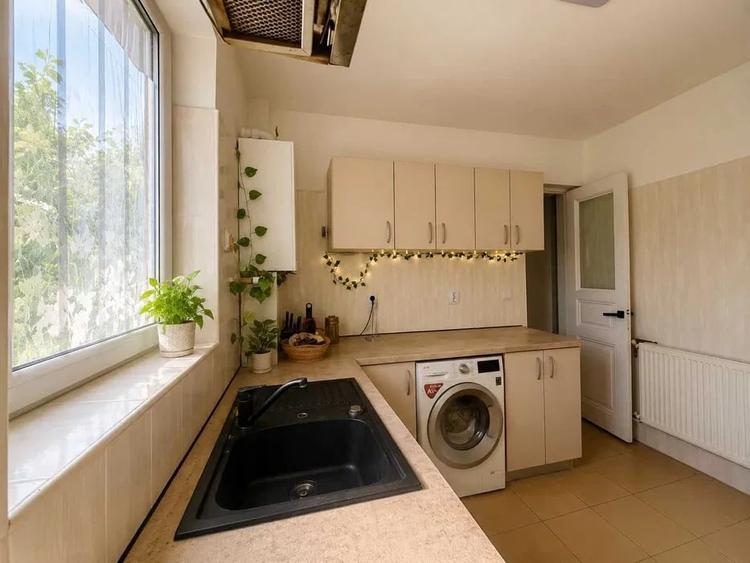 Apartament cu 2 camere semidecomandat, mobilat în Turda