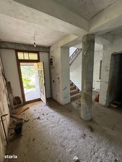Casă cu Teren 970 Mp în Brănești