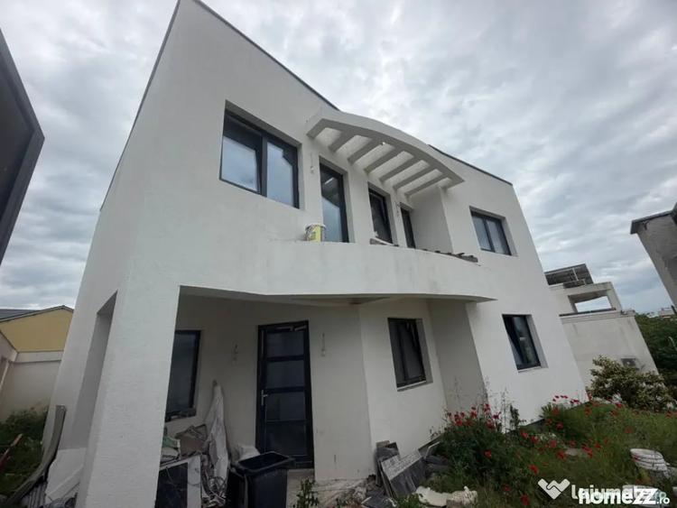 Casă cu 4 camere cu Teren 300 Mp în Central