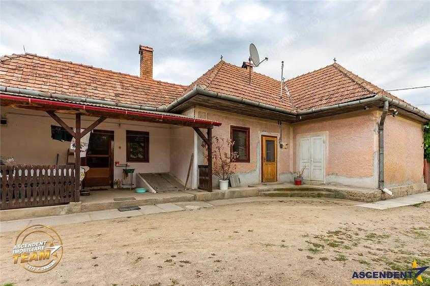 Casă cu 2 camere cu Teren 1123 Mp în Lunga