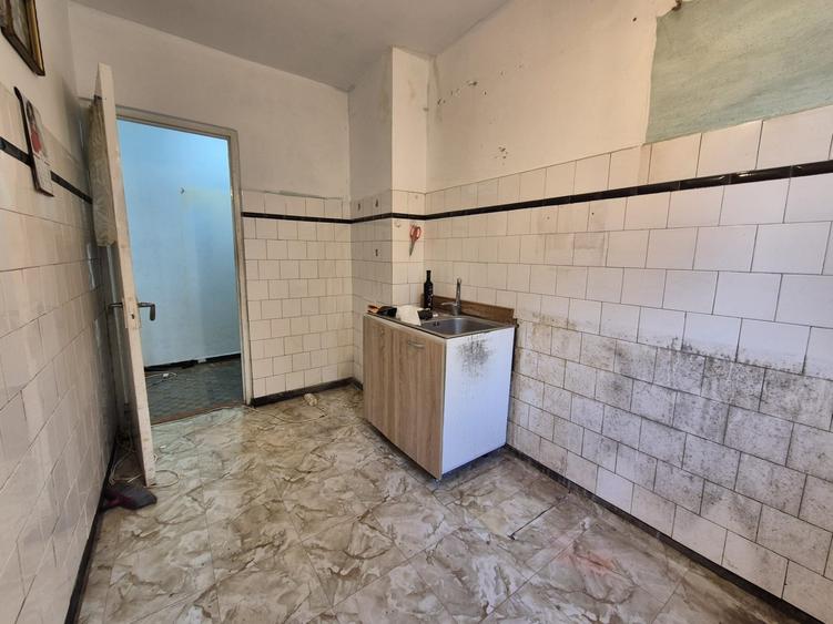 Apartament cu 3 camere semidecomandat în Tomis Nord
