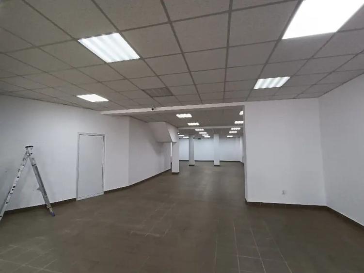 Spațiu comercial, de 300 mp, în 7 Noiembrie