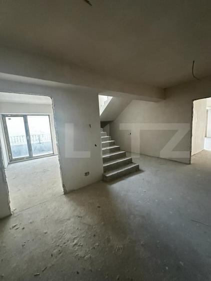 Penthouse cu 4 camere semidecomandat în Mănăștur
