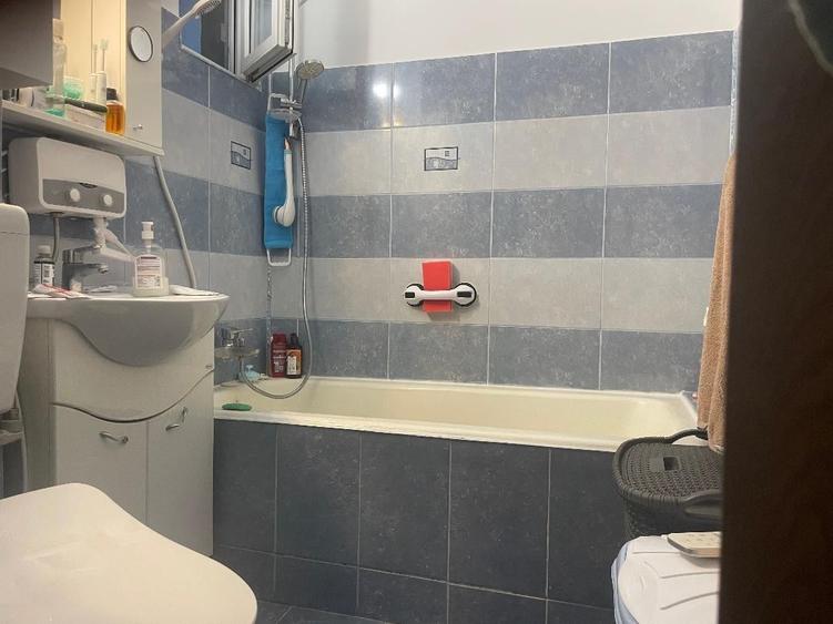 Apartament cu 2 camere decomandat în Drumul Taberei