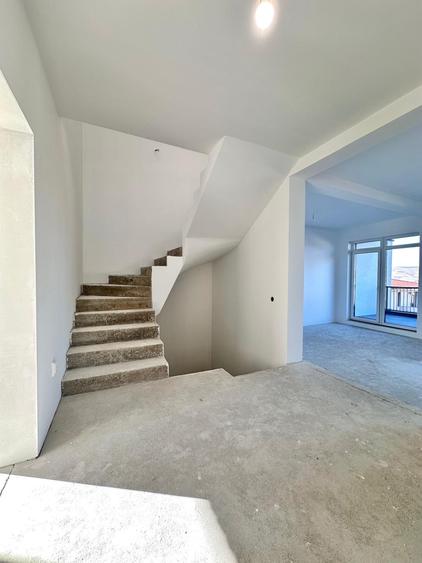 Duplex cu 5 camere cu Canalizare în Florești