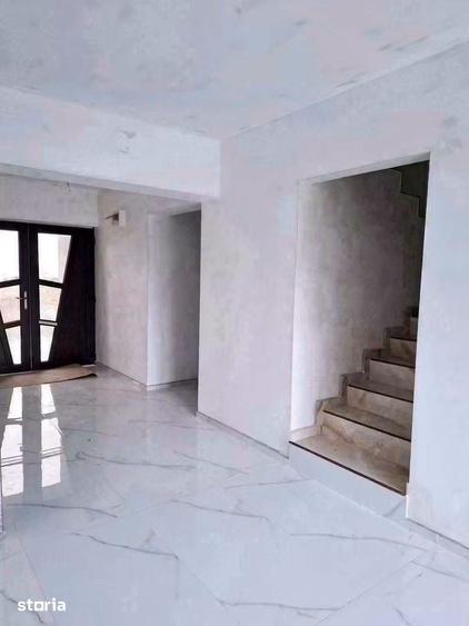 Casă cu 6 camere cu Teren 517 Mp în Central