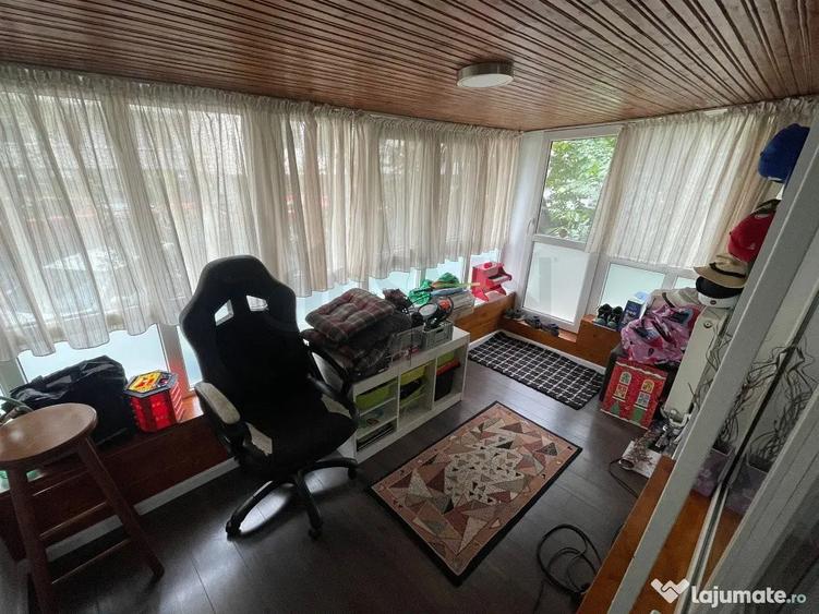 Apartament cu 3 camere decomandat în Aviației