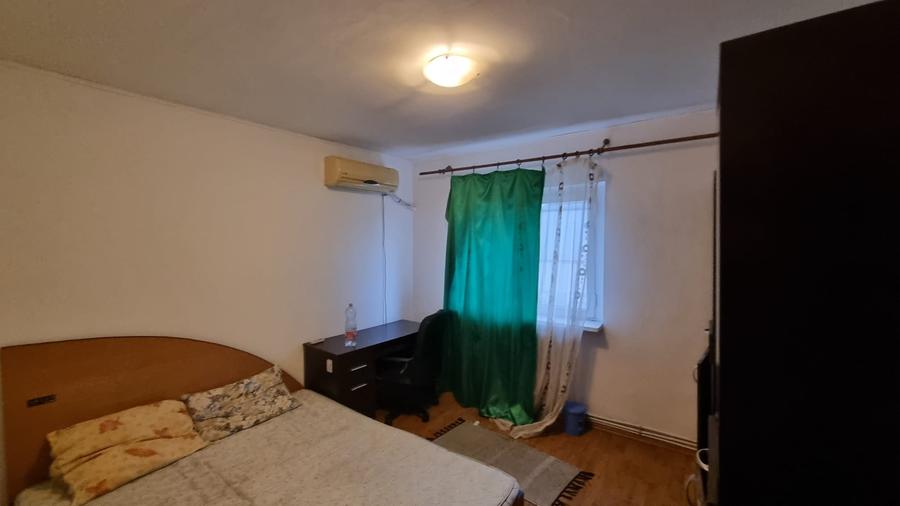 Apartament cu 3 camere decomandat în Nicolina
