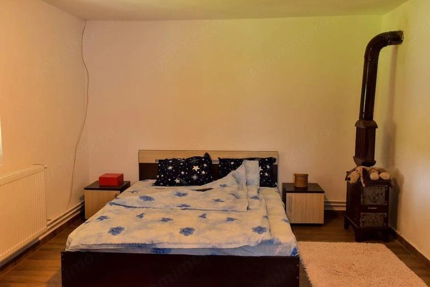 Casă cu 2 camere cu Teren 2453 Mp în Poienari