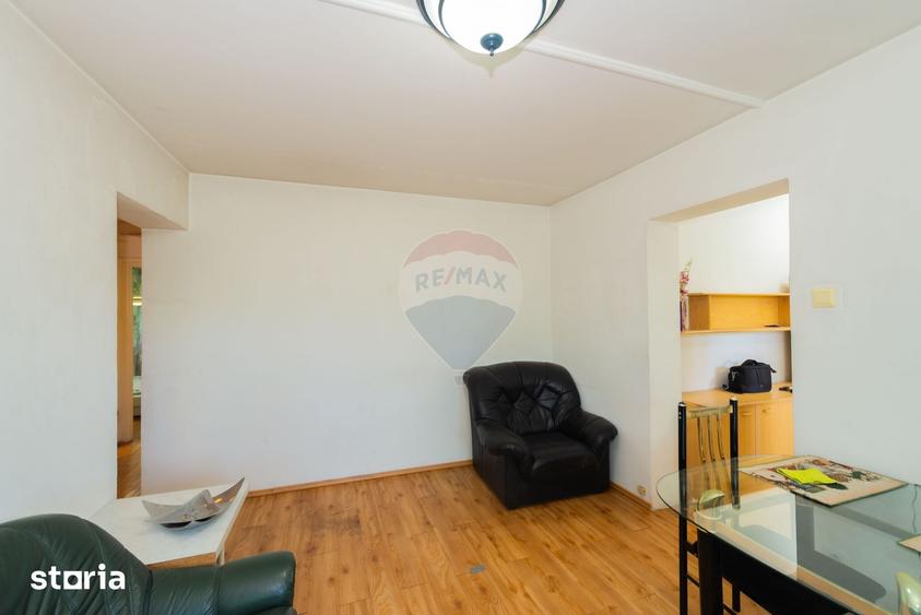 Apartament cu 3 camere semidecomandat în Giulești