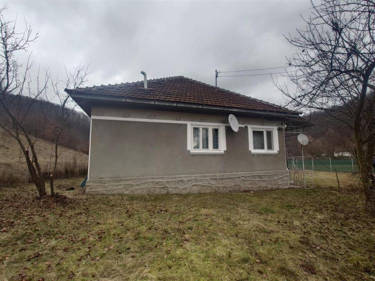 Casă cu 3 camere cu Teren 12861 Mp în Luncoiu de Jos