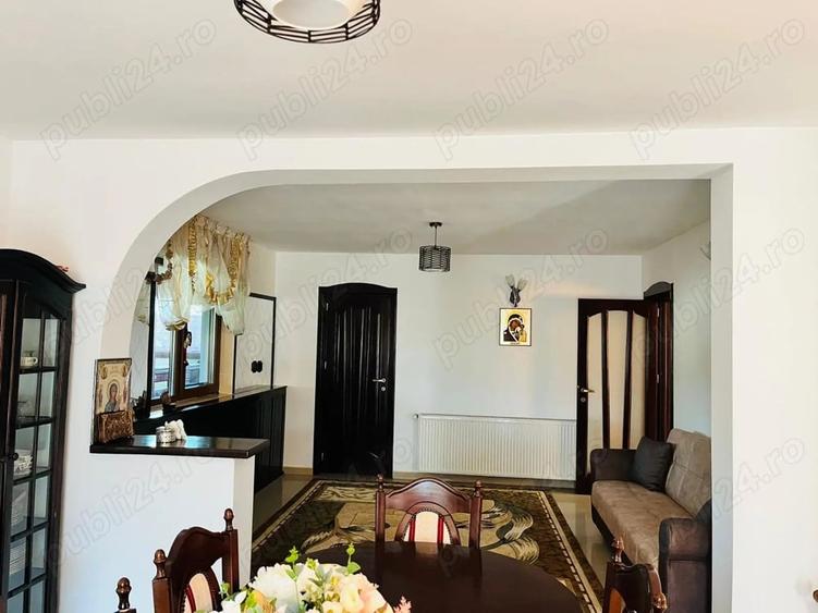 Casă cu 5 camere cu Teren 1500 Mp în Oniceni