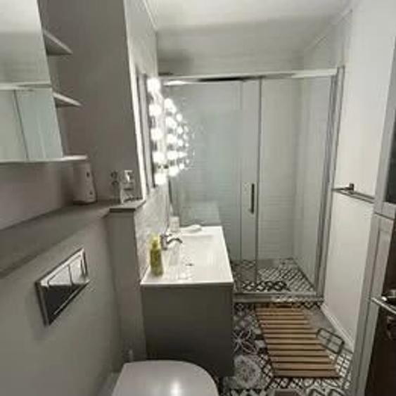 Apartament cu 3 camere decomandat, mobilat în Bucovina