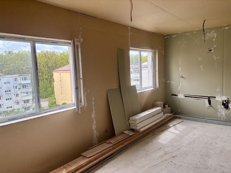 Apartament cu 2 camere decomandat în Valea Aurie