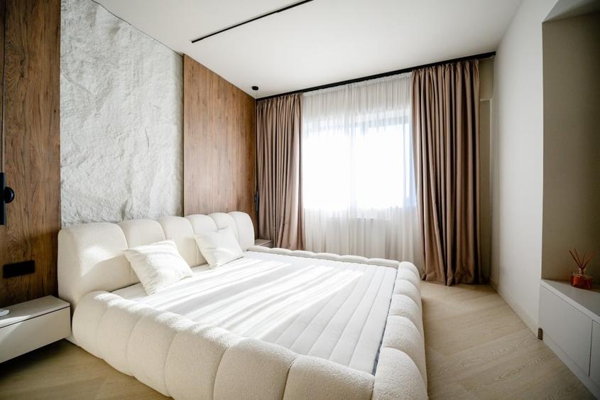 Apartament cu 3 camere semidecomandat, mobilat în Central