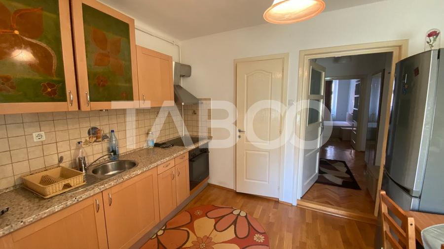 Apartament cu 2 camere semidecomandat, mobilat în Orașul de Jos