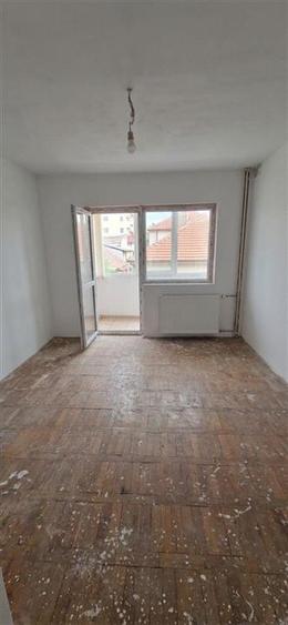 Apartament cu 2 camere decomandat în Dâmbovița