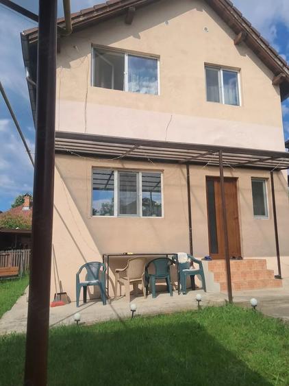 Casă cu 2 camere cu Teren 205 Mp în Păușești