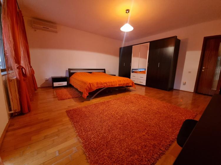 Casă individuală cu 5 camere cu Canalizare în Central