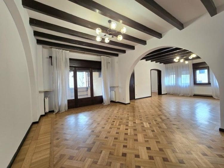Apartament cu 8 camere în Dorobanți