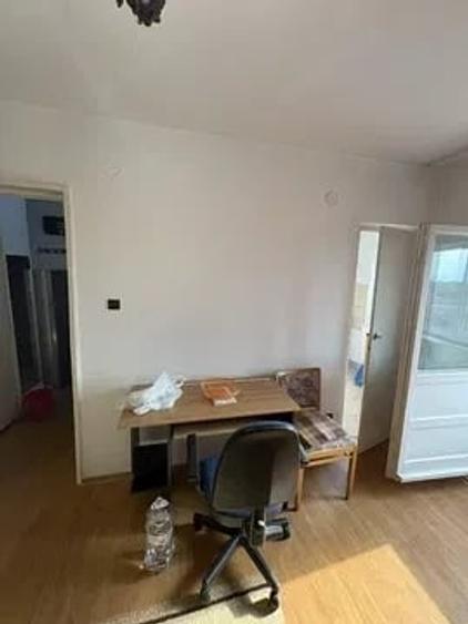 Garsonieră decomandată în Girocului