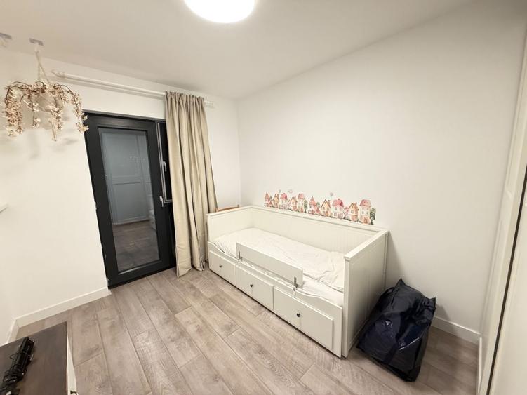 Apartament cu 5 camere decomandat, mobilat în P-ta Presei Libere