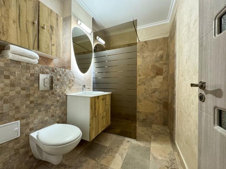 Apartament cu 2 camere decomandat, mobilat în Far