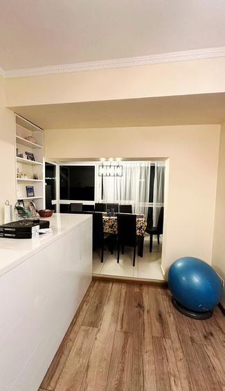 Apartament cu 3 camere semidecomandat, mobilat în Universitate