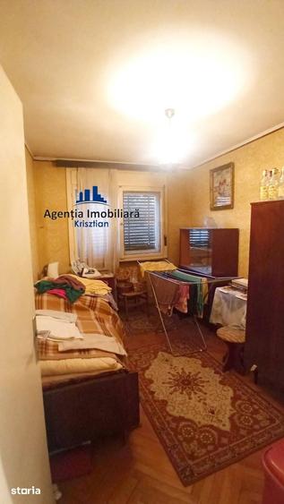 Apartament cu 4 camere decomandat în Burdea